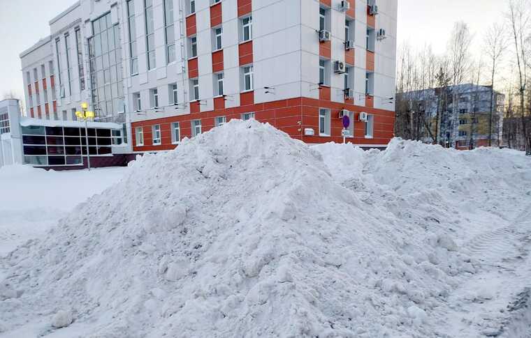 Коммунальные службы Урая вновь не справляются с содержанием дорог