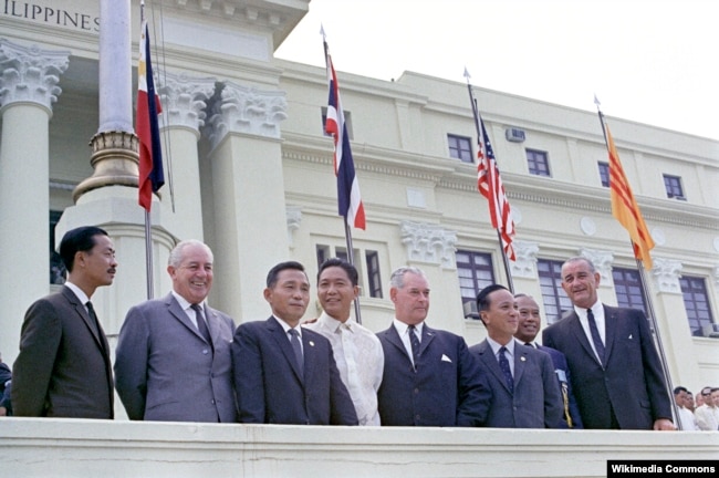 Президент Пак Чонхи (третий слева) на саммите СЕАТО, 1966